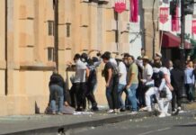 Manifestaciones por asesinato de Carlos Manzo en Morelia, concluyen en disturbios y al menos 3 detenidos