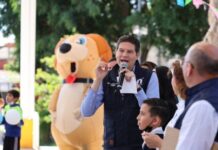 Agradece comunidad estudiantil a Alfonso Martínez por techumbre en escuela