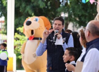 Agradece comunidad estudiantil a Alfonso Martínez por techumbre en escuela