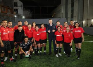 Alfonso Martínez reinaugura cancha de fútbol rápido del Colegio de Morelia