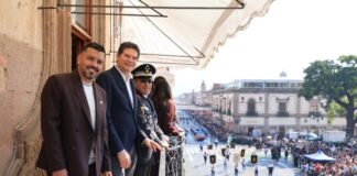 Familias disfrutan en orden y paz el Desfile del 20 de Noviembre en Morelia