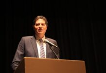 Alfonso Martínez llama a jóvenes a prepararse ante retos como la globalización y la IA