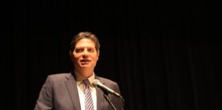 Alfonso Martínez llama a jóvenes a prepararse ante retos como la globalización y la IA
