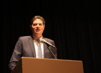 Alfonso Martínez llama a jóvenes a prepararse ante retos como la globalización y la IA
