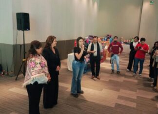 Reconoce Congreso de Michoacán a periodistas; celebran fiestas decembrinas