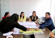 Yankel Benítez da seguimiento a proceso de regularización de colonia 13 de Abril