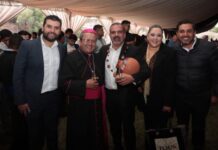 Octavio Ocampo acompaña la toma de posesión de Monseñor Joel Ocampo Gorostieta en Zamora