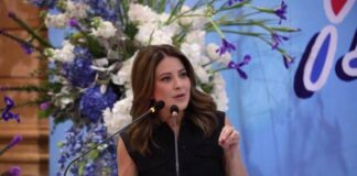 Recibe Paola Delgadillo Hernández, presidenta de DIF Morelia, reconocimiento del Congreso del Estado