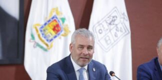 Llama Bedolla a atender a adolescentes para evitar que cometan actos delictivos, tras homicidio de maestras en LC