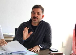Yankel Benítez escucha necesidades de colonia Fuerza Tarasca
