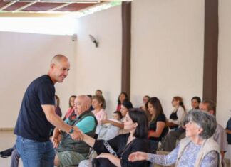 Con diálogo directo, Adolfo Torres da claridad sobre el servicio a habitantes del Fraccionamiento Hacienda del Monte