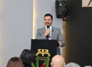 Yankel Benítez reconoce a ingenieros en 64 aniversario de su Colegio en Michoacán