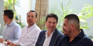 Alfonso Martínez Alcázar felicita a madres trabajadoras del Sindicato de Limpia y del Ooapas