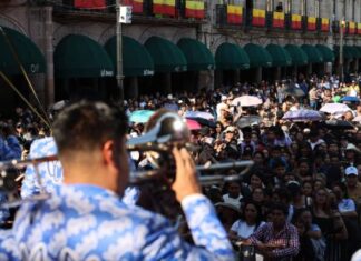 Banda Monarca enciende el arranque del concierto de aniversario de Morelia