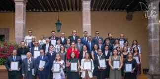 EL NICOLAITA JORGE ÁLVAREZ BANDERAS RECIBIÓ DE MANOS DE YARABÍ ÁVILA EL RECONOCIMIENTO AL MÉRITO A LA EXCELENCIA EDUCATIVA DE LA RED JUNTOS POR MICHOACÁN