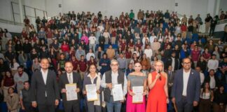 A ESTAR INFORMADOS E INCIDIR EN LA GENERACIÓN DE POLÍTICAS PÚBLICAS EN FAVOR DE MÉXICO, LLAMA EL PERIODISTA FERNANDO COCA A ESTUDIANTES DE LA UMSNH