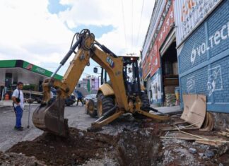Adolfo Torres supervisa obra sanitaria en beneficio a familias de Valle de las Rosas