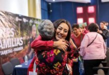 Reencuentra Zacapu a familias migrantes con entrega de visas y Tarjetas Orgullo Migrante: Mónica Valdez Pulido