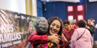 Reencuentra Zacapu a familias migrantes con entrega de visas y Tarjetas Orgullo Migrante: Mónica Valdez Pulido