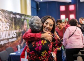 Reencuentra Zacapu a familias migrantes con entrega de visas y Tarjetas Orgullo Migrante: Mónica Valdez Pulido