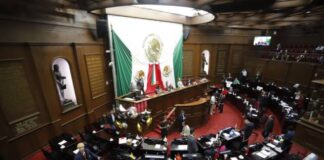 Congreso sesiona para aprobar licencias de funcionarios y diputados aspirantes a candidaturas; también realiza modificaciones en estructura