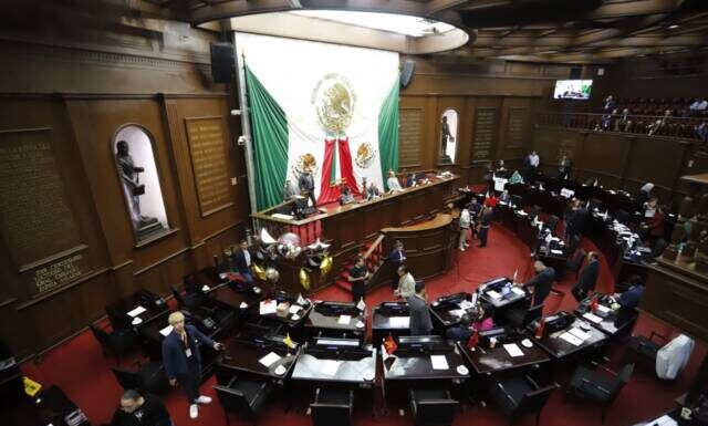 Congreso sesiona para aprobar licencias de funcionarios y diputados aspirantes a candidaturas; también realiza modificaciones en estructura