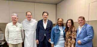 Alfonso Martínez se reúne con la comunidad migrante en Chicago