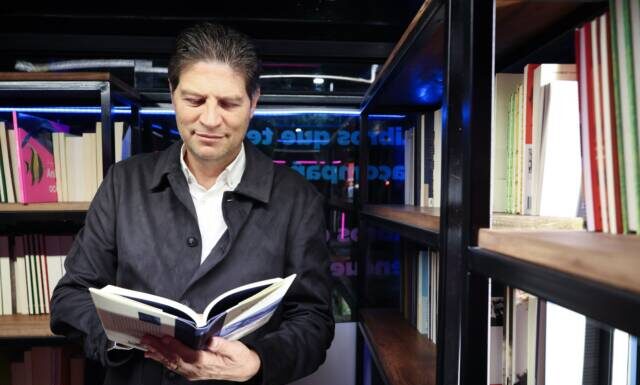 Alfonso Martínez inaugura cabinas de lectura ‘Morelia se lee’