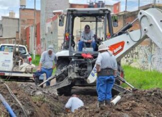 Ooapas repara fuga en la colonia Manantiales: Adolfo Torres