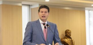 Morelia lucha diario contra comercio informal: Poncho Martínez