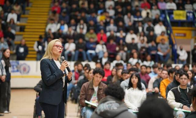 A PONER TODO EL EMPEÑO PARA INGRESAR A LA UMSNH, INVITA RECTORA A ASPIRANTES QUE PRESENTAN EXAMEN