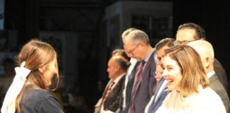 Acompaña Brissa Arroyo como madrina de generación a egresados de la Técnica 3