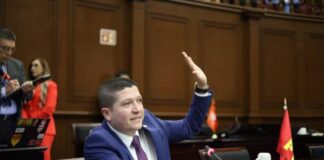 Vicente Gómez propone legislar sobre la violencia digital