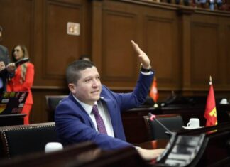 Vicente Gómez propone legislar sobre la violencia digital