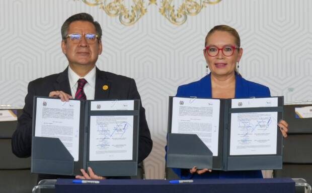 UMSNH Y COLEGIOS DE PROFESIONISTAS MARCAN UN HITO EN LA HISTORIA EN LA CASA DE ESTUDIOS; SELLAN CONVENIOS