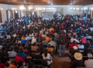 Pátzcuaro defiende la transformación de la mano de Gladyz Butanda