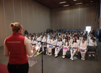 CUENTAN CON LA UNIVERSIDAD MICHOACANA DURANTE SU SERVICIO SOCIAL, SEÑALA RECTORA A EGRESADOS DE ODONTOLOGÍA