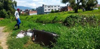 Adolfo Torres llama a evitar el abandono de basura en canales; detectan muebles en el dren Carlos Salazar