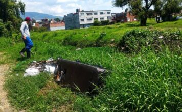 Adolfo Torres llama a evitar el abandono de basura en canales; detectan muebles en el dren Carlos Salazar