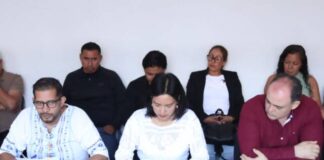 Eréndira Isauro y Conrado Paz, de la Comisión de Derechos Indígenas y Afroamexicanos, se reúnen con integrantes de comunidades del estado