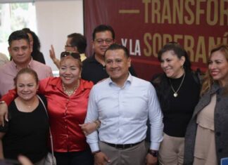 Maestros y jubilados nicolaitas cierran filas con Torres Piña