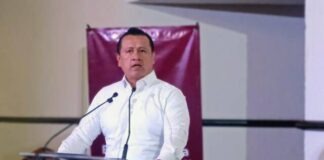 Llama Carlos Torres Piña a la unidad en Morena y rechaza campañas de confrontación entre aspirantes
