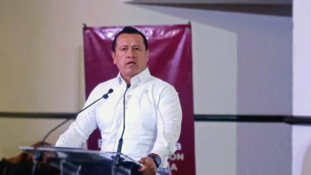 Llama Carlos Torres Piña a la unidad en Morena y rechaza campañas de confrontación entre aspirantes