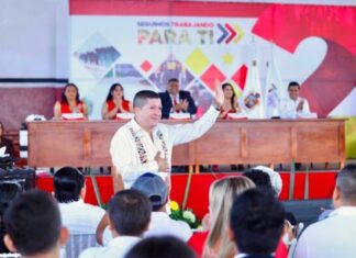 Asiste Vicente Gómez a segundo informe del Gobierno Municipal de Turicato