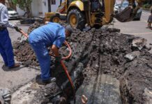Ooapas atiende colapso en línea sanitaria en la calle Pascual Ortiz Rubio