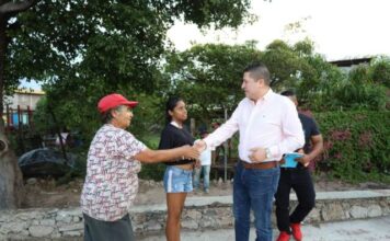 Vicente Gómez acude a arranque de obra en la localidad de La Loma