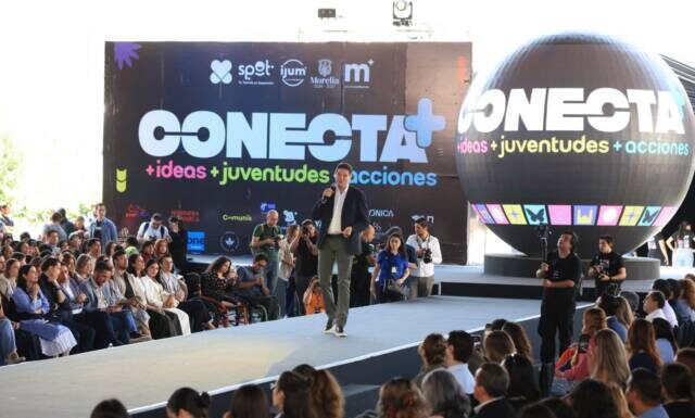 Alfonso Martínez enciende la chispa de los jóvenes con encuentro ‘Conecta +’