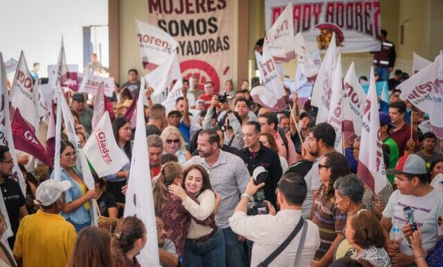 “No está sola, presidenta”: Gladyz Butanda y más de mil personas respaldan a Sheinbaum desde Jacona