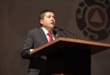 Reconoce Vicente Gómez Núñez a bomberas y bomberos en su día