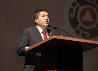 Reconoce Vicente Gómez Núñez a bomberas y bomberos en su día